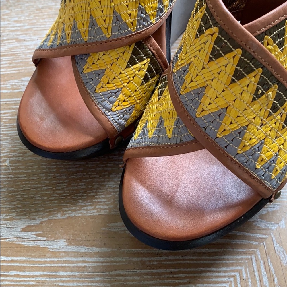 DIANE VON FURSTENBERG Woven Moore Crisscross Wedge 9.5 - Picture 14 of 14